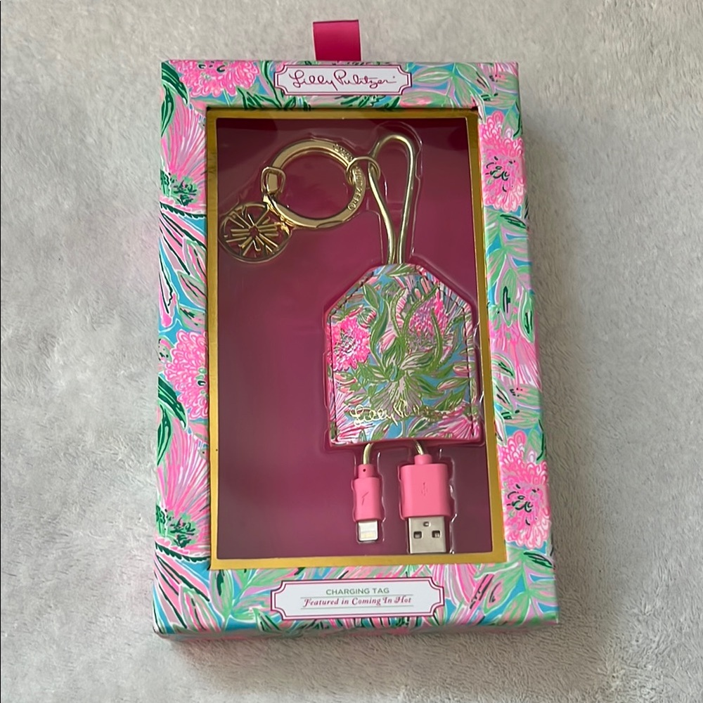 NWT Lilly Pulitzer Charging Tag in Coming In Hot